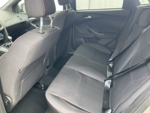 Ford Focus 1.5 ST-Line 1e Eigenaar Nav/Cruise 18 Inch Pdc NL-Auto UITSTRALING! ActivLease financial lease