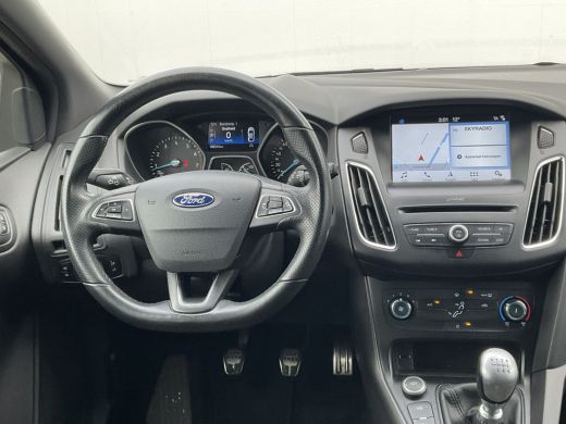 Ford Focus 1.5 ST-Line 1e Eigenaar Nav/Cruise 18 Inch Pdc NL-Auto UITSTRALING! ActivLease financial lease
