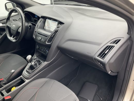 Ford Focus 1.5 ST-Line 1e Eigenaar Nav/Cruise 18 Inch Pdc NL-Auto UITSTRALING! ActivLease financial lease
