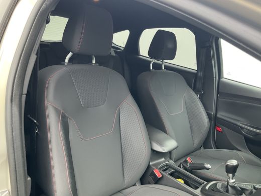 Ford Focus 1.5 ST-Line 1e Eigenaar Nav/Cruise 18 Inch Pdc NL-Auto UITSTRALING! ActivLease financial lease