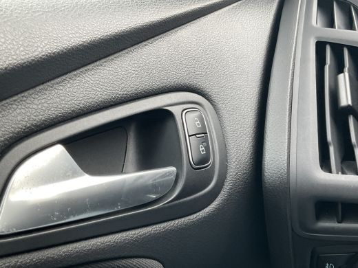 Ford Focus 1.5 ST-Line 1e Eigenaar Nav/Cruise 18 Inch Pdc NL-Auto UITSTRALING! ActivLease financial lease