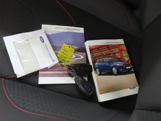 Ford Focus 1.5 ST-Line 1e Eigenaar Nav/Cruise 18 Inch Pdc NL-Auto UITSTRALING! ActivLease financial lease