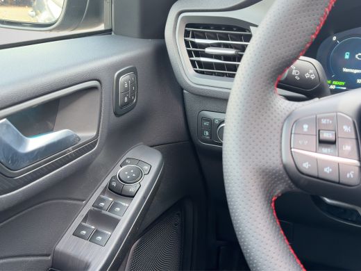 Ford Kuga Plug-In Hybrid ST-Line X 243pk | Black-, Winter Pack | Pano | Elek. Trekhaak | Matrix LED | ActivLease financial lease