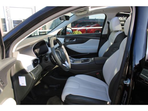 Hyundai Santa Fe Premium Plus Sky | 19-inch lichtmetalen velgen met 235/55 R19-banden | Actieve rijbaanassistentie... ActivLease financial lease
