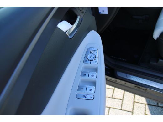 Hyundai Santa Fe Premium Plus Sky | 19-inch lichtmetalen velgen met 235/55 R19-banden | Actieve rijbaanassistentie... ActivLease financial lease