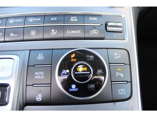 Hyundai Santa Fe Premium Plus Sky | 19-inch lichtmetalen velgen met 235/55 R19-banden | Actieve rijbaanassistentie... ActivLease financial lease