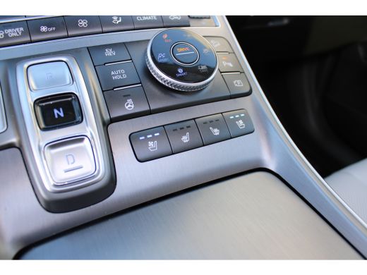 Hyundai Santa Fe Premium Plus Sky | 19-inch lichtmetalen velgen met 235/55 R19-banden | Actieve rijbaanassistentie... ActivLease financial lease