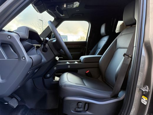 Land Rover Defender D250 110 X-Dynamic SE GRIJS KENTEKEN | Cold Climate | El. trekhaak | Pano | Black Pack | 12-Voudi... ActivLease financial lease