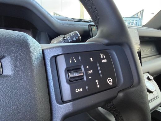 Land Rover Defender D250 110 X-Dynamic SE GRIJS KENTEKEN | Cold Climate | El. trekhaak | Pano | Black Pack | 12-Voudi... ActivLease financial lease