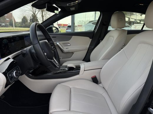 Mercedes-Benz A-Klasse Aut. 180 Luxury Line | Navi | Camera | Sfeer Verlichting | ActivLease financial lease