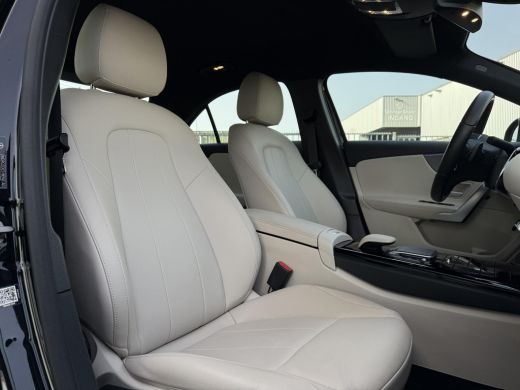 Mercedes-Benz A-Klasse Aut. 180 Luxury Line | Navi | Camera | Sfeer Verlichting | ActivLease financial lease
