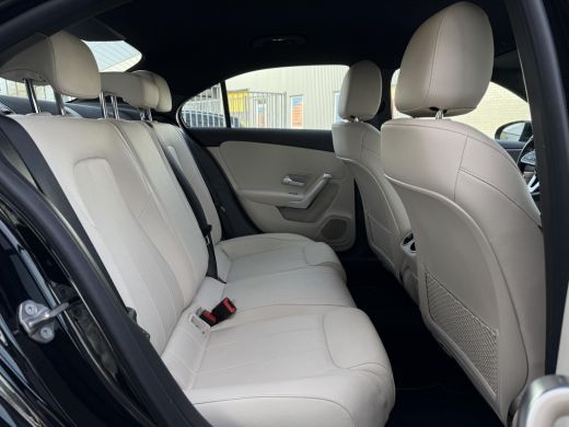 Mercedes-Benz A-Klasse Aut. 180 Luxury Line | Navi | Camera | Sfeer Verlichting | ActivLease financial lease