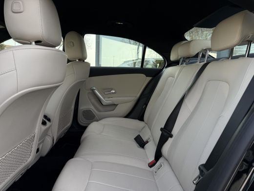 Mercedes-Benz A-Klasse Aut. 180 Luxury Line | Navi | Camera | Sfeer Verlichting | ActivLease financial lease