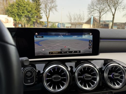 Mercedes-Benz A-Klasse Aut. 180 Luxury Line | Navi | Camera | Sfeer Verlichting | ActivLease financial lease