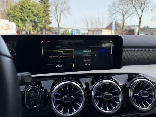 Mercedes-Benz A-Klasse Aut. 180 Luxury Line | Navi | Camera | Sfeer Verlichting | ActivLease financial lease