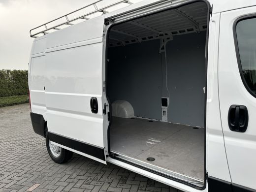 Opel Movano 2.2D 140 PK 3.5T / L3H2 / 49.954 KM / 3 TONS TREKHAAK / IMPERIAAL + LADDER / CAMERA / CRUISE / AIRCO ActivLease financial lease