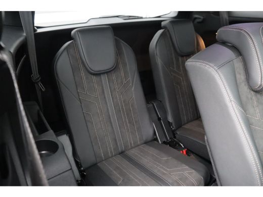 Peugeot 5008 1.2 HYBRID 136PK GT PACK AUTOMAAT / NAVI / CLIMA / PDC / 19" LMV / CAMERA / KEYLESS / PANO. DAK /... ActivLease financial lease