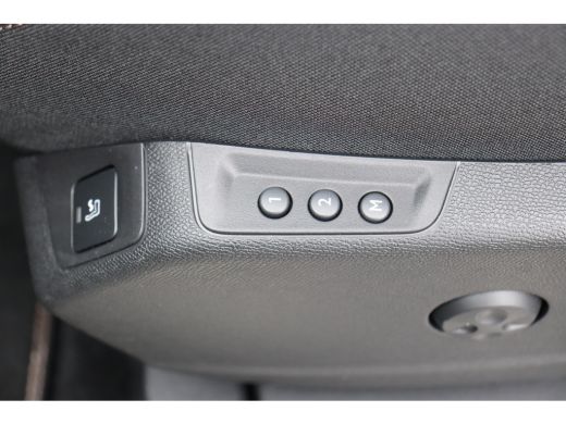 Peugeot 5008 1.2 HYBRID 136PK GT PACK AUTOMAAT / NAVI / CLIMA / PDC / 19" LMV / CAMERA / KEYLESS / PANO. DAK /... ActivLease financial lease