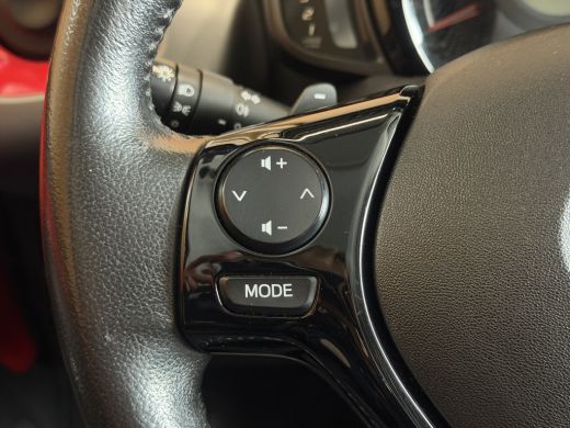 Toyota Aygo 1.0 VVT-i x-play automaat | airco | camera | 5drs rijstrooksensor | brake assist ActivLease financial lease