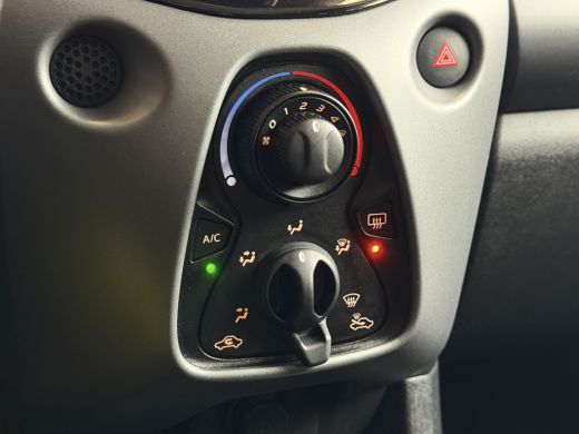 Toyota Aygo 1.0 VVT-i x-play automaat | airco | camera | 5drs rijstrooksensor | brake assist ActivLease financial lease