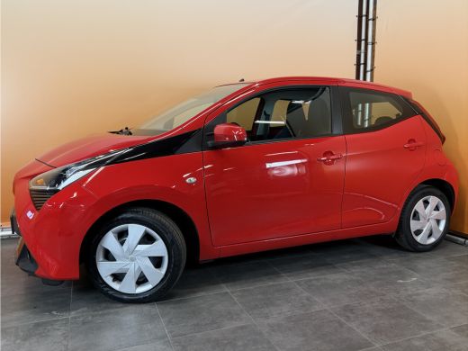 Toyota Aygo 1.0 VVT-i x-play automaat | airco | camera | 5drs rijstrooksensor | brake assist ActivLease financial lease