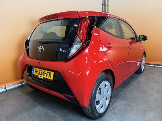 Toyota Aygo 1.0 VVT-i x-play automaat | airco | camera | 5drs rijstrooksensor | brake assist ActivLease financial lease
