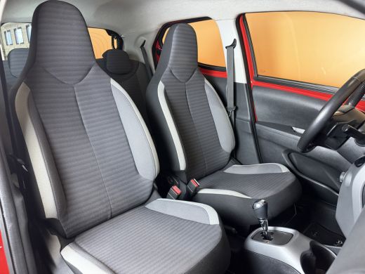 Toyota Aygo 1.0 VVT-i x-play automaat | airco | camera | 5drs rijstrooksensor | brake assist ActivLease financial lease