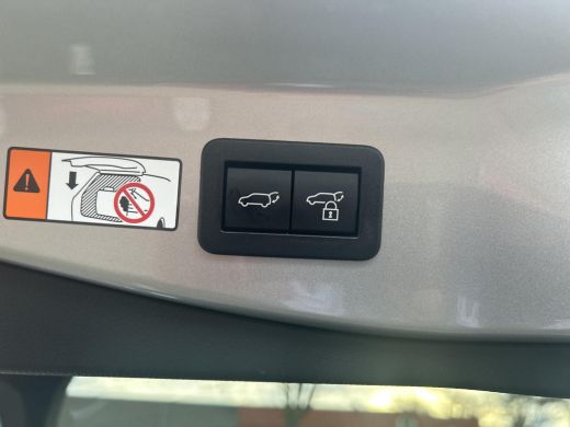 Toyota C-HR 2.0 Plug-in Hybrid 220 Executive ActivLease financial lease