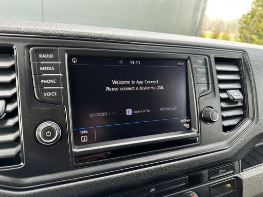 Volkswagen Crafter 2.0 TDI 141 PK RWD HIGHLINE ++ / L3H3 / 1e EIG. / BOTT INRICHTING / 3 TONS TREKHAAK / GEVEERDE ST... ActivLease financial lease