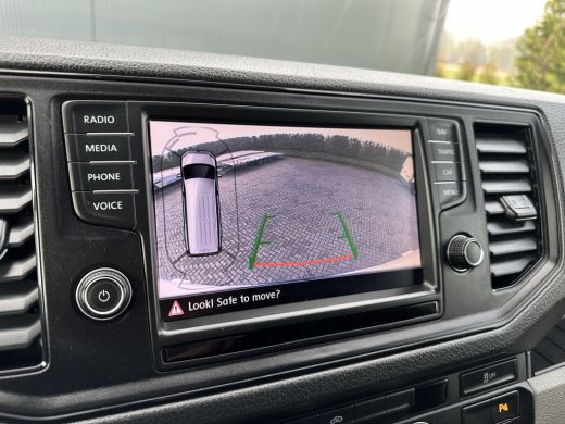 Volkswagen Crafter 2.0 TDI 141 PK RWD HIGHLINE ++ / L3H3 / 1e EIG. / BOTT INRICHTING / 3 TONS TREKHAAK / GEVEERDE ST... ActivLease financial lease