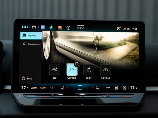 Volkswagen T-Roc 1.5 eTsi R-Line First Edition | Black Style | 360 Camera | Head Up | Elk. A-klep | IQ Light | Pri... ActivLease financial lease