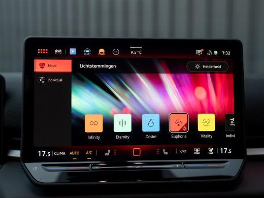 Volkswagen T-Roc 1.5 eTsi R-Line First Edition | Black Style | 360 Camera | Head Up | Elk. A-klep | IQ Light | Pri... ActivLease financial lease