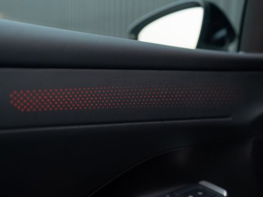 Volkswagen T-Roc 1.5 eTsi R-Line First Edition | Black Style | 360 Camera | Head Up | Elk. A-klep | IQ Light | Pri... ActivLease financial lease