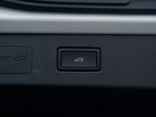 Volkswagen T-Roc 1.5 eTsi R-Line First Edition | Black Style | 360 Camera | Head Up | Elk. A-klep | IQ Light | Pri... ActivLease financial lease