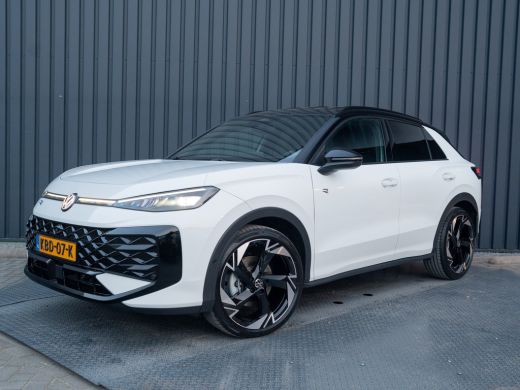Volkswagen T-Roc 1.5 eTsi R-Line First Edition | Black Style | 360 Camera | Head Up | Elk. A-klep | IQ Light | Pri... ActivLease financial lease