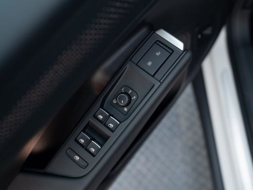 Volkswagen T-Roc 1.5 eTsi R-Line First Edition | Black Style | 360 Camera | Head Up | Elk. A-klep | IQ Light | Pri... ActivLease financial lease