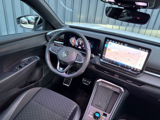 Volkswagen T-Roc 1.5 eTsi R-Line First Edition | Black Style | 360 Camera | Head Up | Elk. A-klep | IQ Light | Pri... ActivLease financial lease