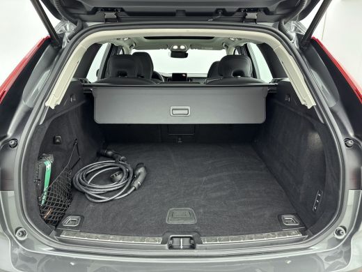 Volvo  XC60 NEW MODEL T6 Plug-in hybrid AWD Ultra Dark | Luchtvering | Trehaak | Panoramadak | 20 inch LM | P... ActivLease financial lease