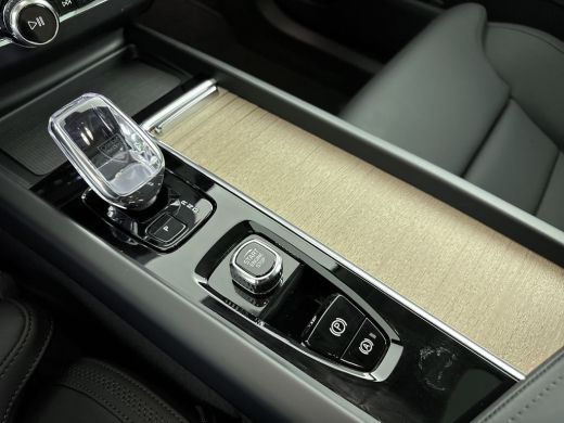 Volvo  XC60 NEW MODEL T6 Plug-in hybrid AWD Ultra Dark | Luchtvering | Trehaak | Panoramadak | 20 inch LM | P... ActivLease financial lease