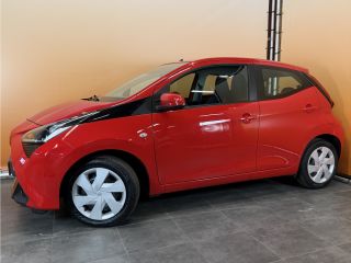 Toyota Aygo 1.0 VVT-i x-play automaat | airco | camera | 5drs rijstrooksensor | brake assist