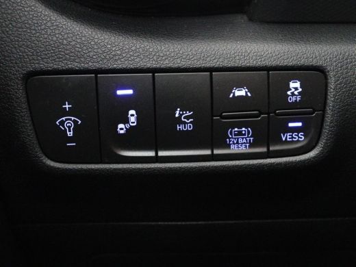 Hyundai Kona 1.6 GDI HEV Premium Sky | Schuifdak | Leder | Stoelventilatie | Adaptive cruise | Trekhaak | Head... ActivLease financial lease