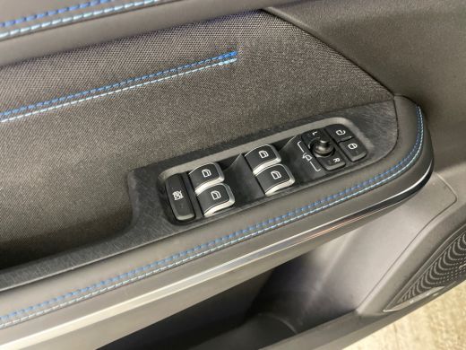 Lynk & Co 01 1.5 262pk PHEV Trekhaak Zwarte Hemel Plug-in ActivLease financial lease