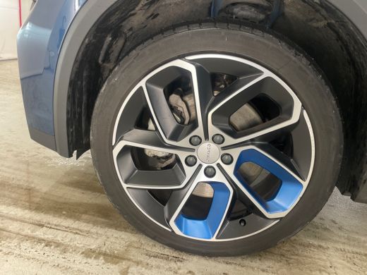 Lynk & Co 01 1.5 262pk PHEV Trekhaak Zwarte Hemel Plug-in ActivLease financial lease