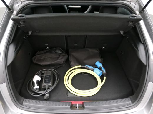 Mercedes-Benz A-Klasse 250 e PHEV Solution AMG Limited Business ActivLease financial lease