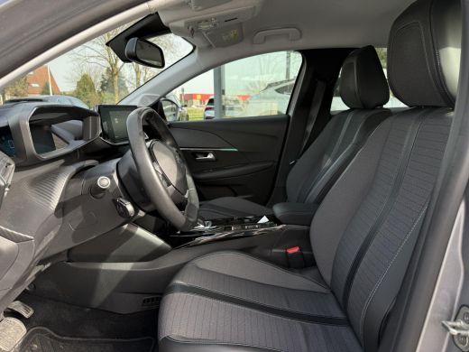 Peugeot e-208 Aut. EV Allure Pack | SoH 87% | Navi | PDC | Apple Carplay | ActivLease financial lease