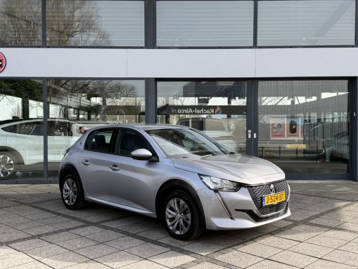 Peugeot e-208 Aut. EV Allure Pack | SoH 87% | Navi | PDC | Apple Carplay | ActivLease financial lease