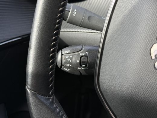 Peugeot e-208 Aut. EV Allure Pack | SoH 87% | Navi | PDC | Apple Carplay | ActivLease financial lease