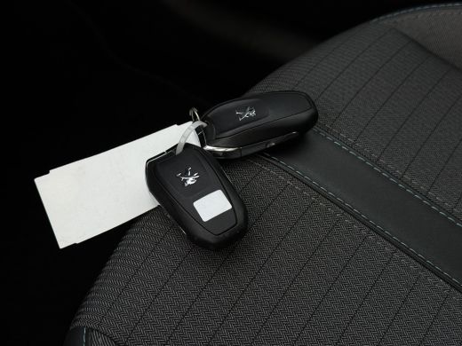 Peugeot e-208 Aut. EV Allure Pack | SoH 87% | Navi | PDC | Apple Carplay | ActivLease financial lease