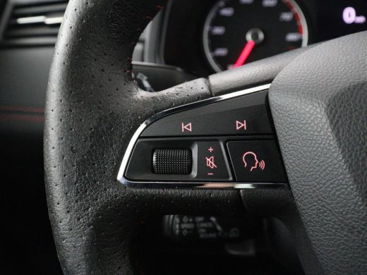 Seat Arona 1.5 TSI EVO FR Intens | Stoelverwarming | Leder/Alcantara | Full LED | Adaptive cruise | Camera |... ActivLease financial lease