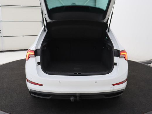 Skoda Scala 1.0 TSI Sport | Automaat | Trekhaak | Carplay | 17'' | Sportstoelen | Full LED | Parkeerhulp | Cl... ActivLease financial lease